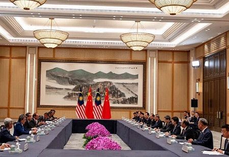 China, Malaysia PMs Meet to Discuss Trade Ties