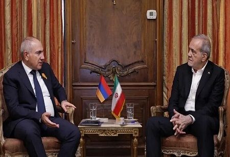 Armenian PM and Iranian President Discuss Bilateral Relations