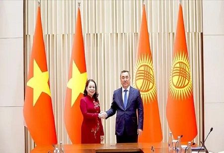 Vietnam and Kyrgyzstan Leaders Discuss Deeper Bilateral Ties