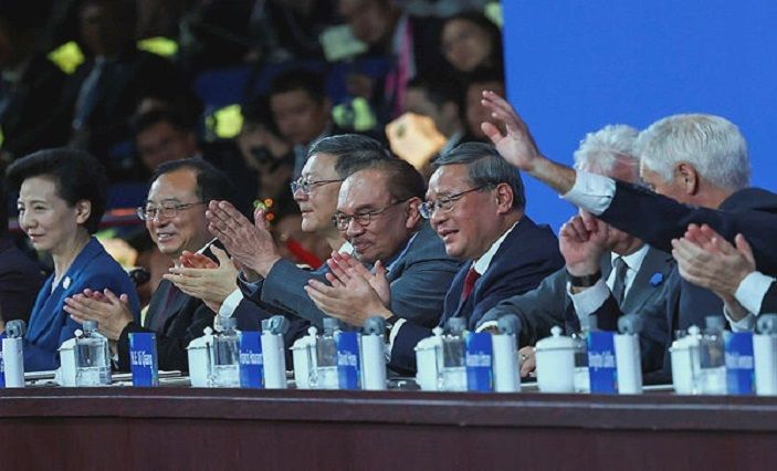 Malaysia, China Deepen Transport Ties With Land, Rail, Air MoU