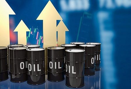 Oil rises 2% amid hopes for US trade deals with China, India