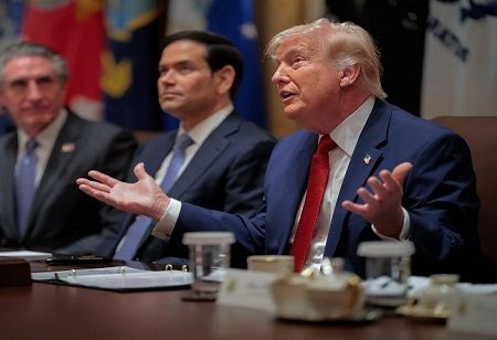Trump Says Iran Deal Near as Hormuz Tensions Persist