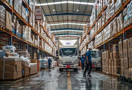 Vietnam Speeds Up Industrial Shift, Eyes Logistics Hub