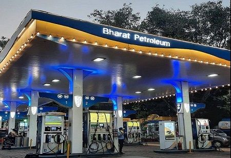 Centre Debunks LPG Shortage Rumours amid West Asia Crisis