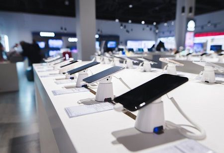 Apple Expands iPhone Output with New Foxconn Unit in Tamil Nadu Apple Expands iPhone Output with New Foxconn Unit in Tamil Nadu