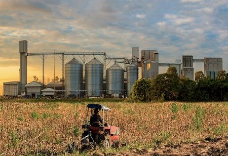 Cambodia Invites Vietnamese Firms to Invest in Key Industries