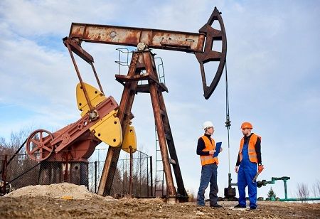 Iraq, Exxon Sign Deal to Develop Major Oilfield Project
